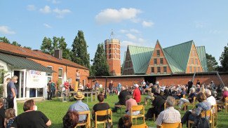 Kundgebung auf der Gemeindewiese